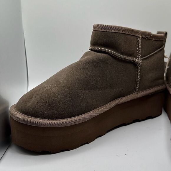 CUSHIONAIRE Women's Genuine Suede pull on platform boot +Memory Foam 8.5 TAUPE - Picture 7 of 7